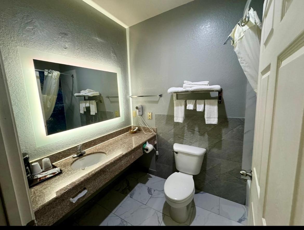 Hotel Baymont By Wyndham Texas 3*