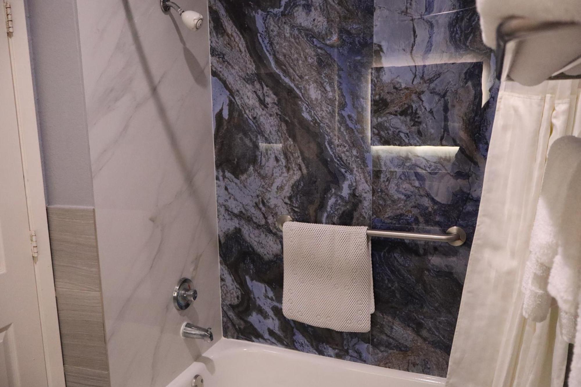 Hotel Baymont By Wyndham Texas 3*