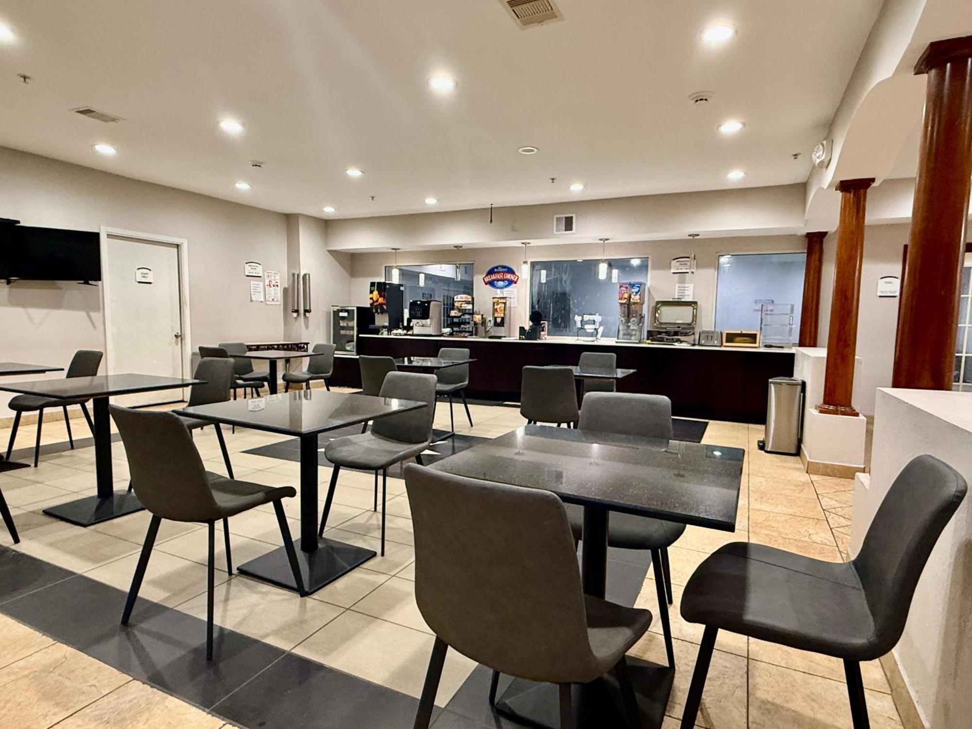 Baymont By Wyndham Texas Hotel