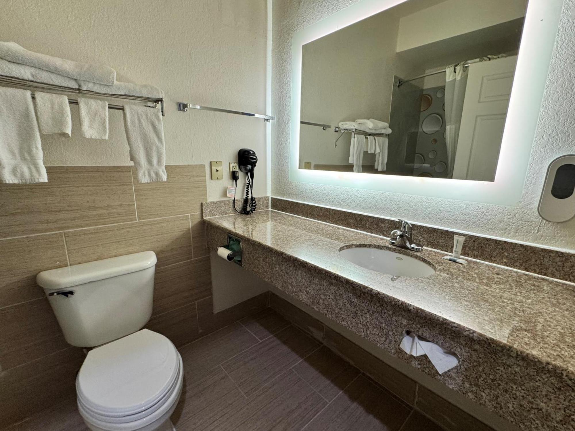 Baymont By Wyndham Texas Hotel 3*