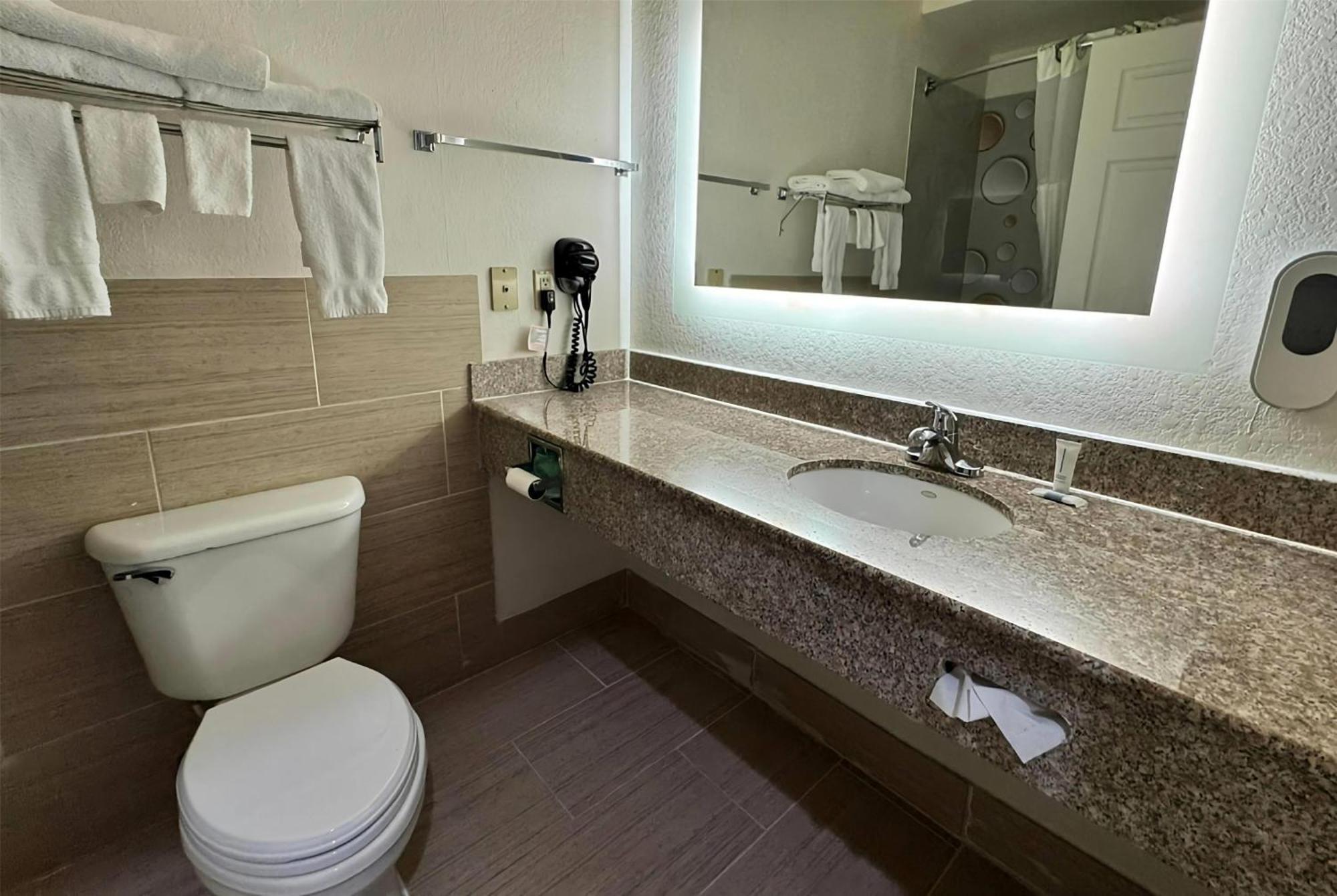 Baymont By Wyndham Texas Hotel