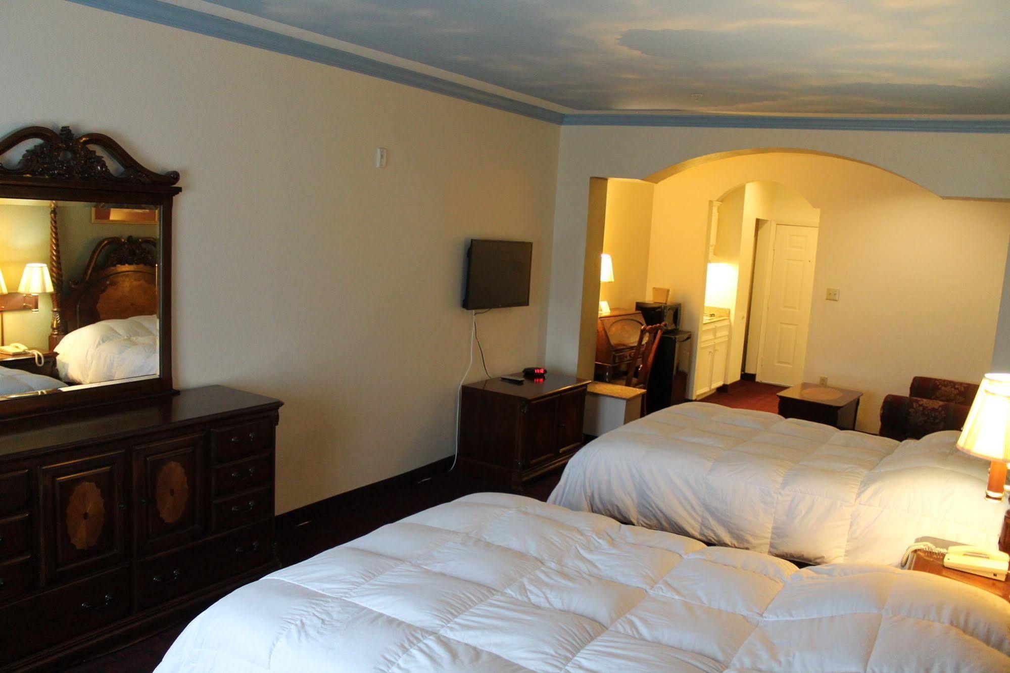 Baymont By Wyndham Texas Hotel
