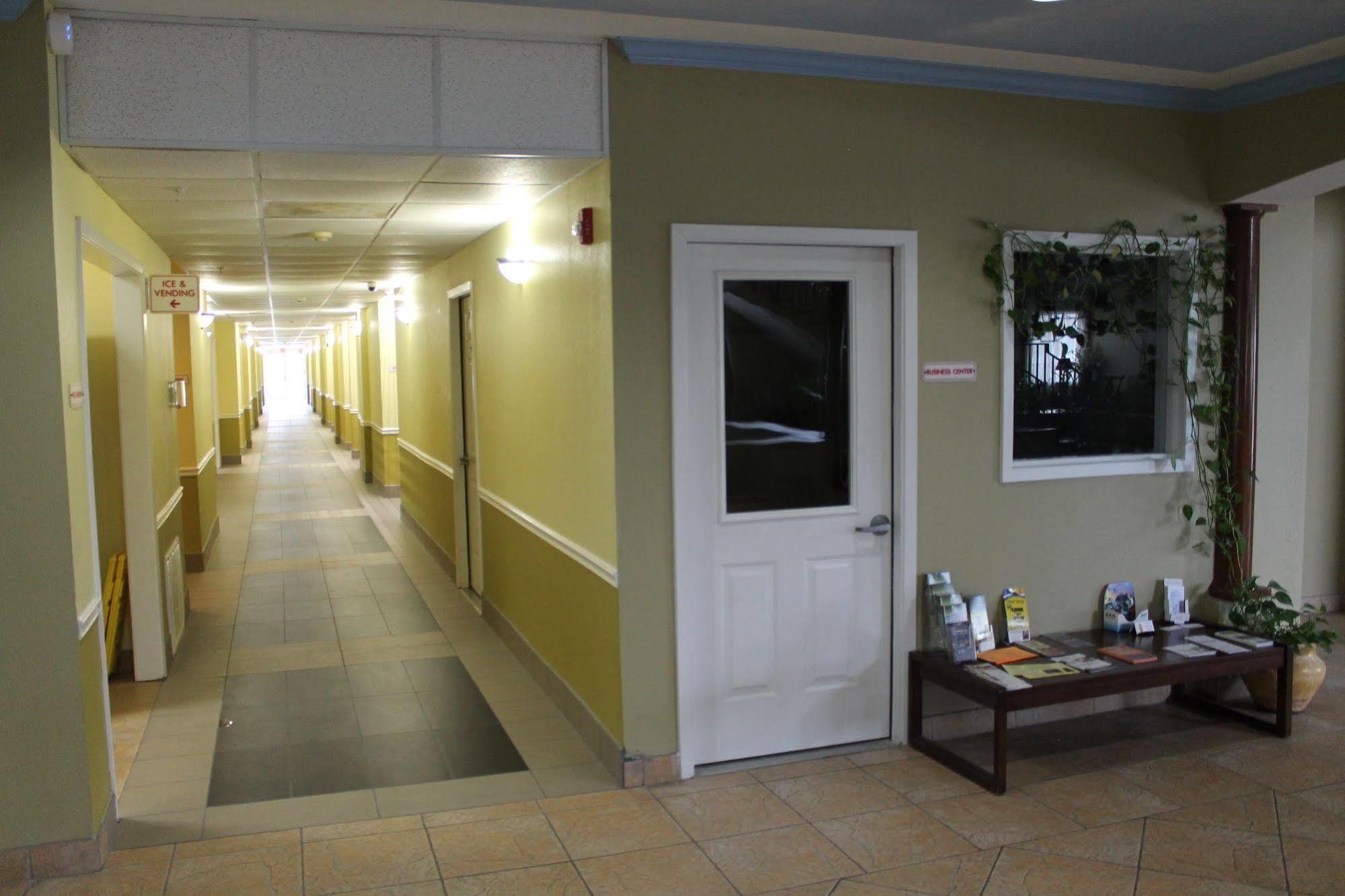Hotel Baymont By Wyndham Texas 3*